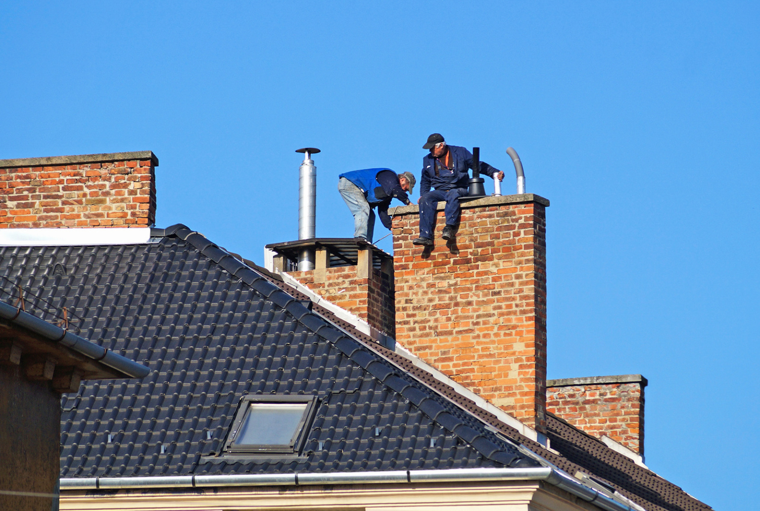 Chimney sweep service in Woodbridge, VA by Sixpenny Chimney Sweep professionals